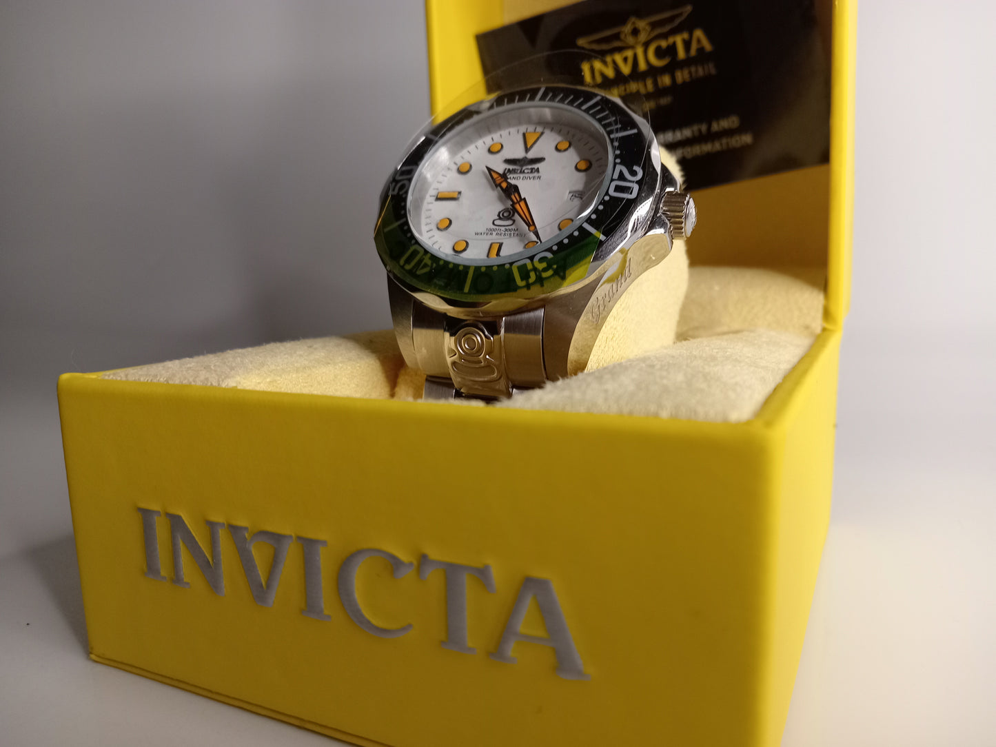 Dive Case Yellow Invicta Watch Box Invicta Dive Case Uses Plastic